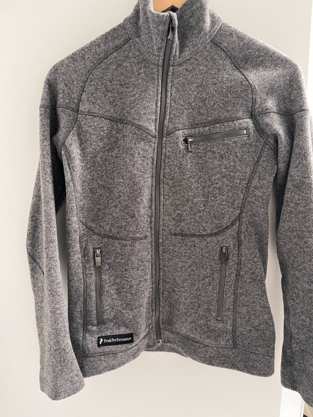 Peak Performance women’s  Gray Full-Zip sweater